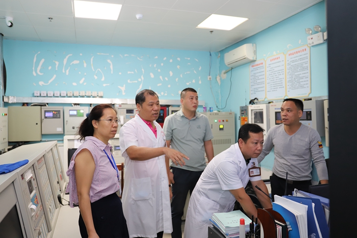 朱小东院长带队深入门急诊等科室调研