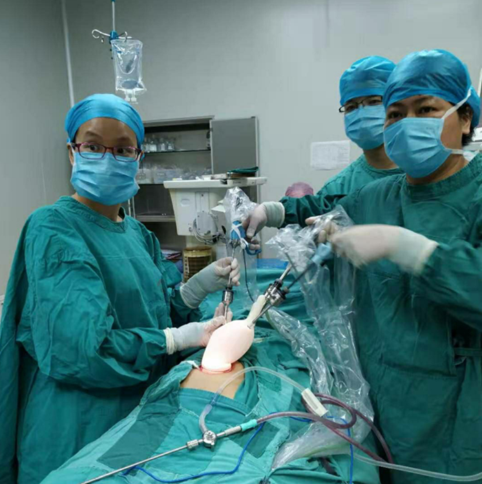我院妇科团队成功开展区域首例单孔腹腔镜手术